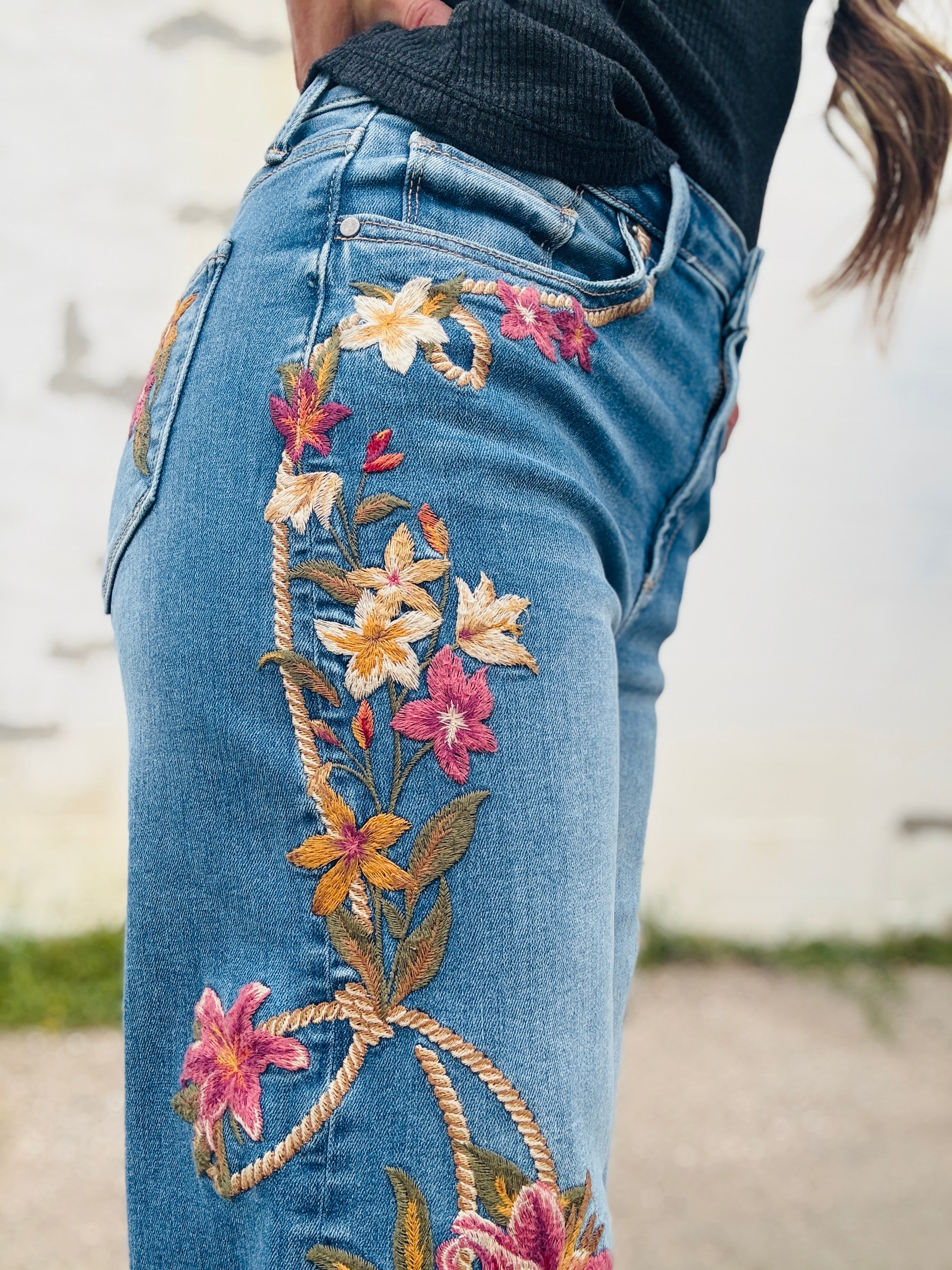 Driftwood Penelope x Lillies & Lassos