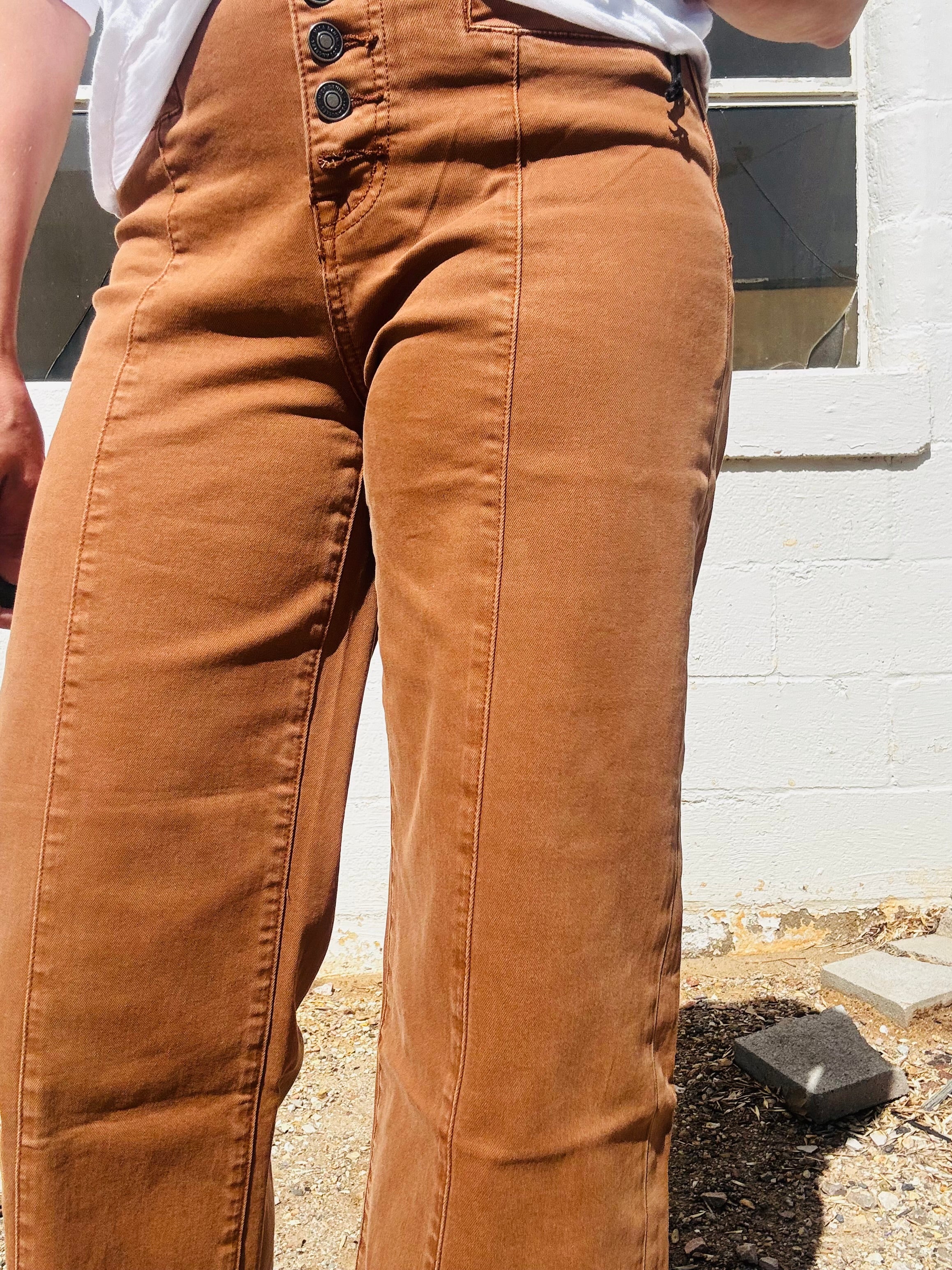 MICA HR Caramel WL Crop