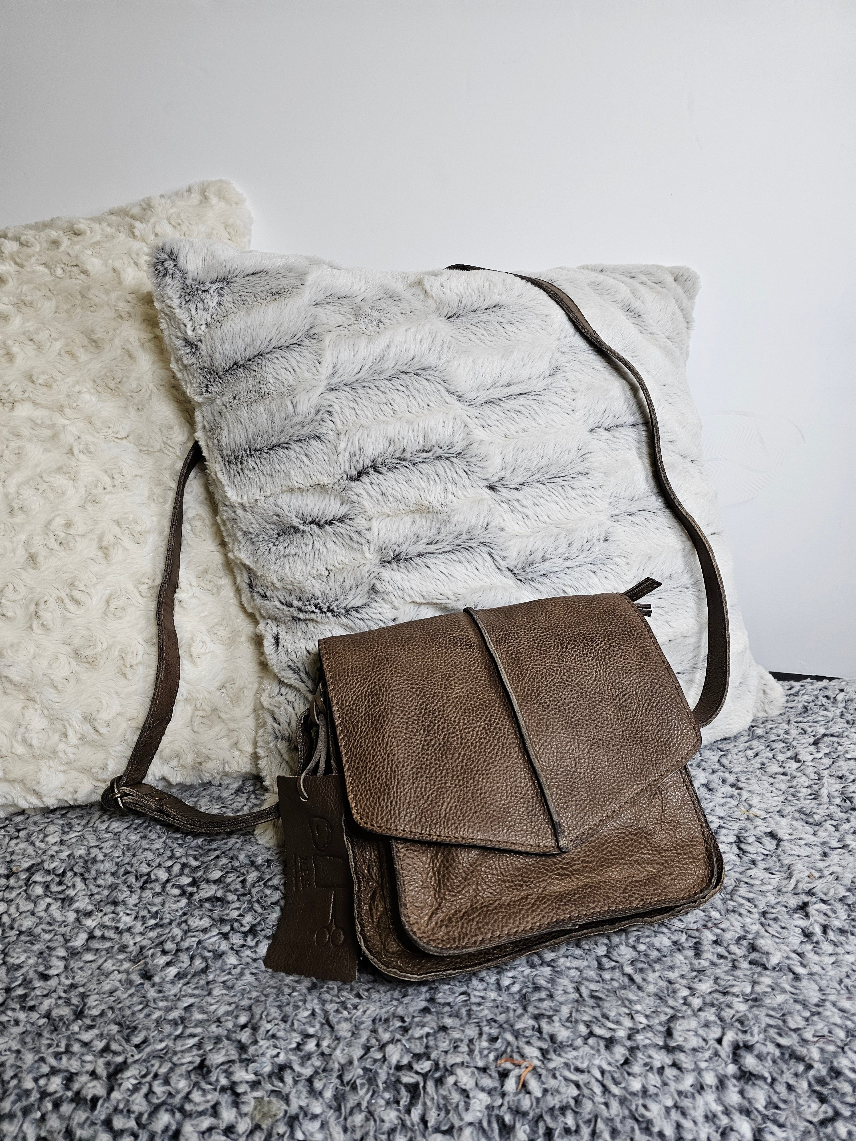 CUT N’ PASTE Essex Crossbody