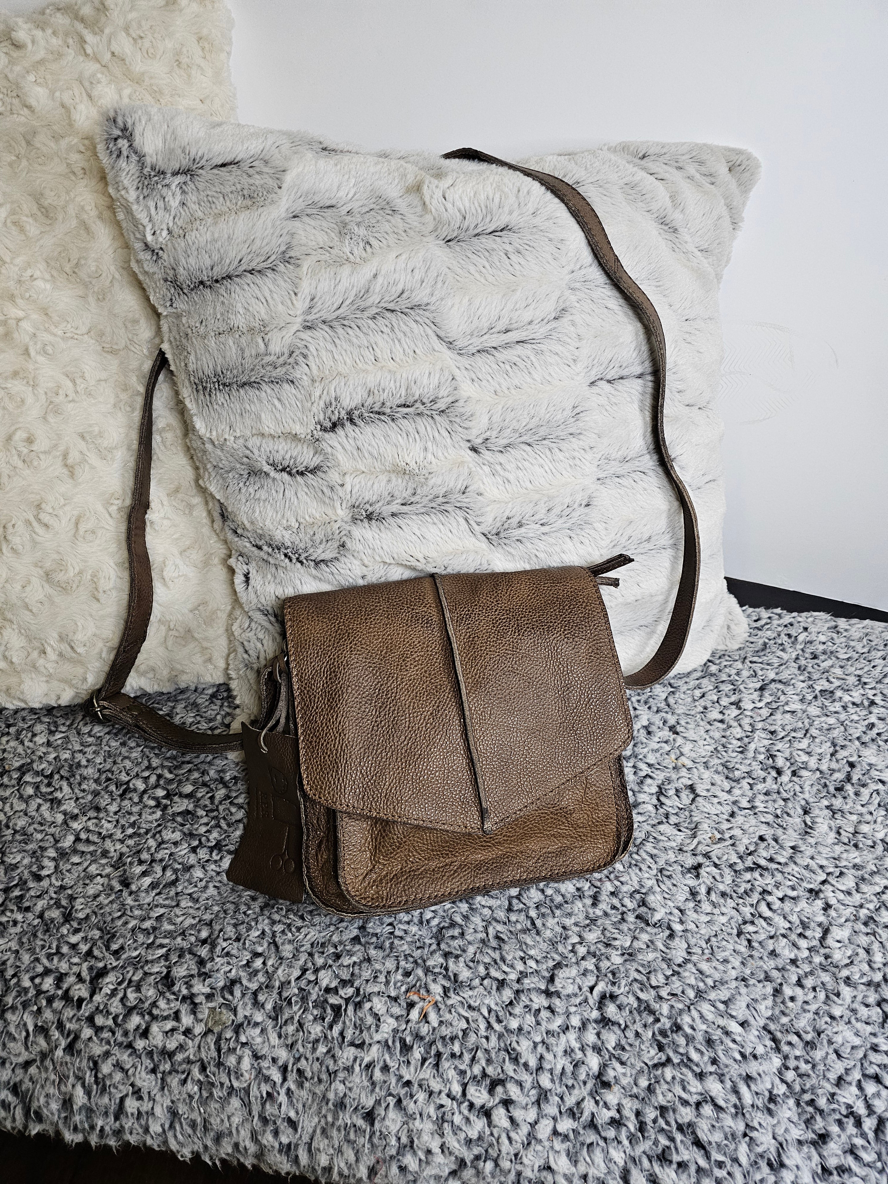 CUT N’ PASTE Essex Crossbody