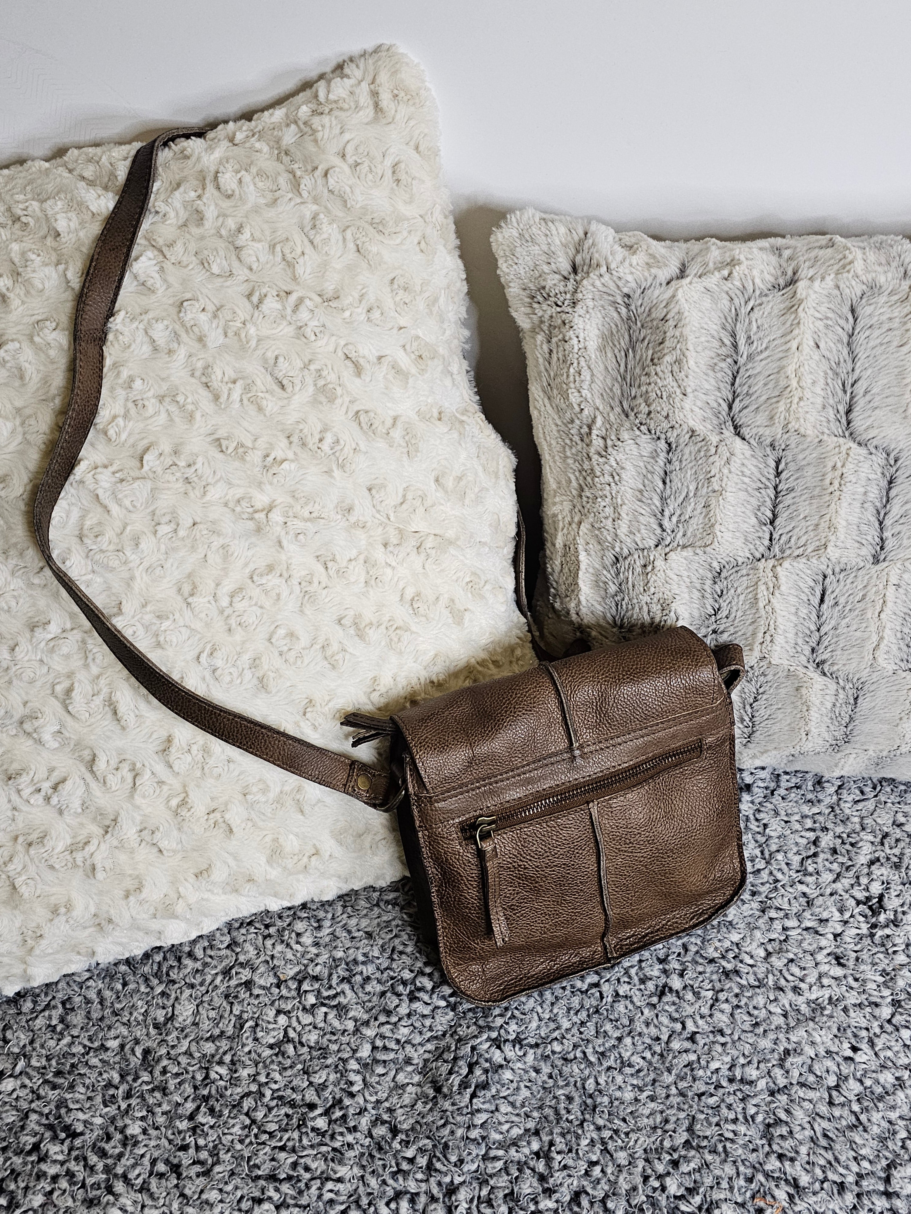 CUT N’ PASTE Essex Crossbody