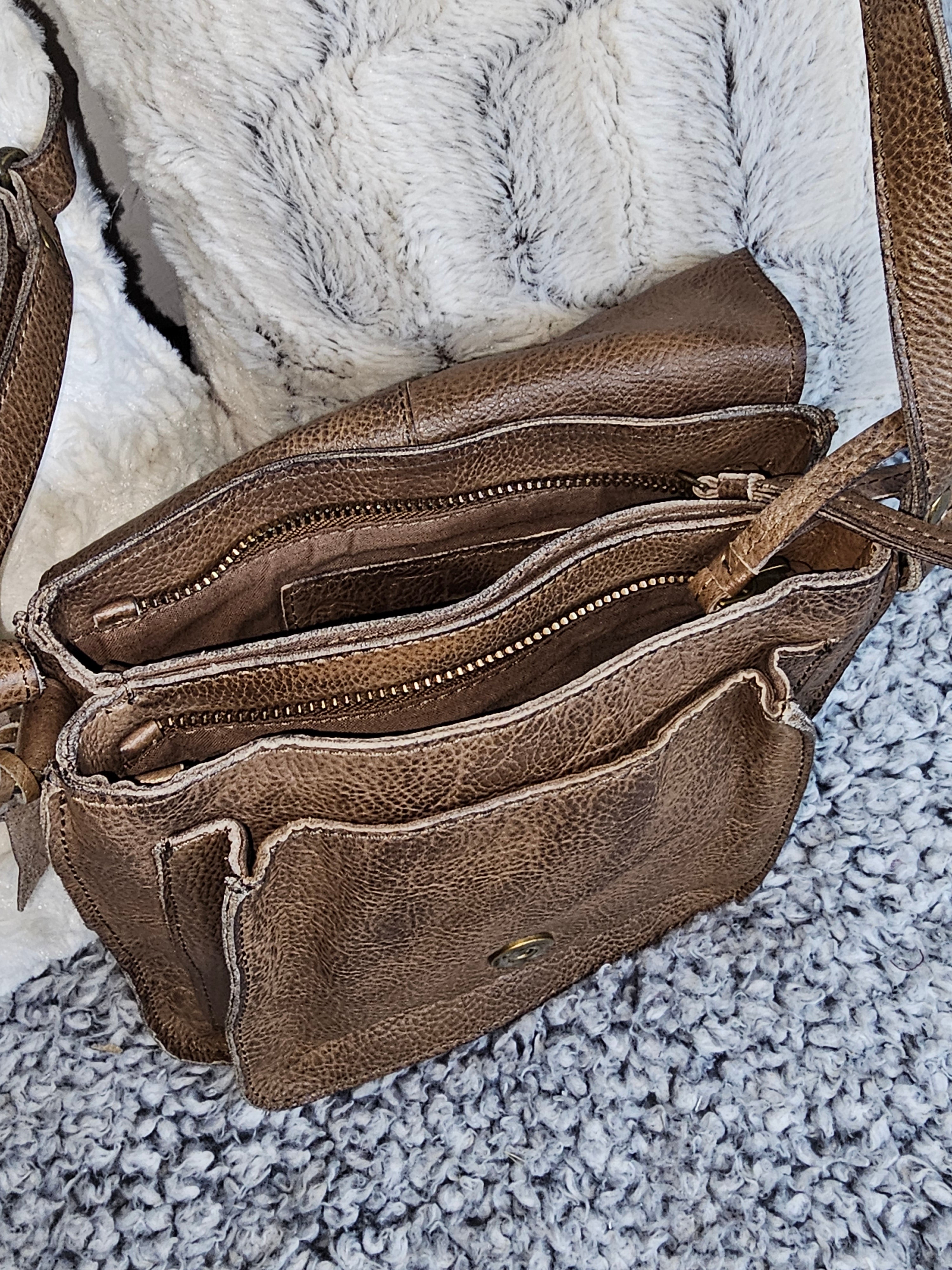 CUT N’ PASTE Essex Crossbody