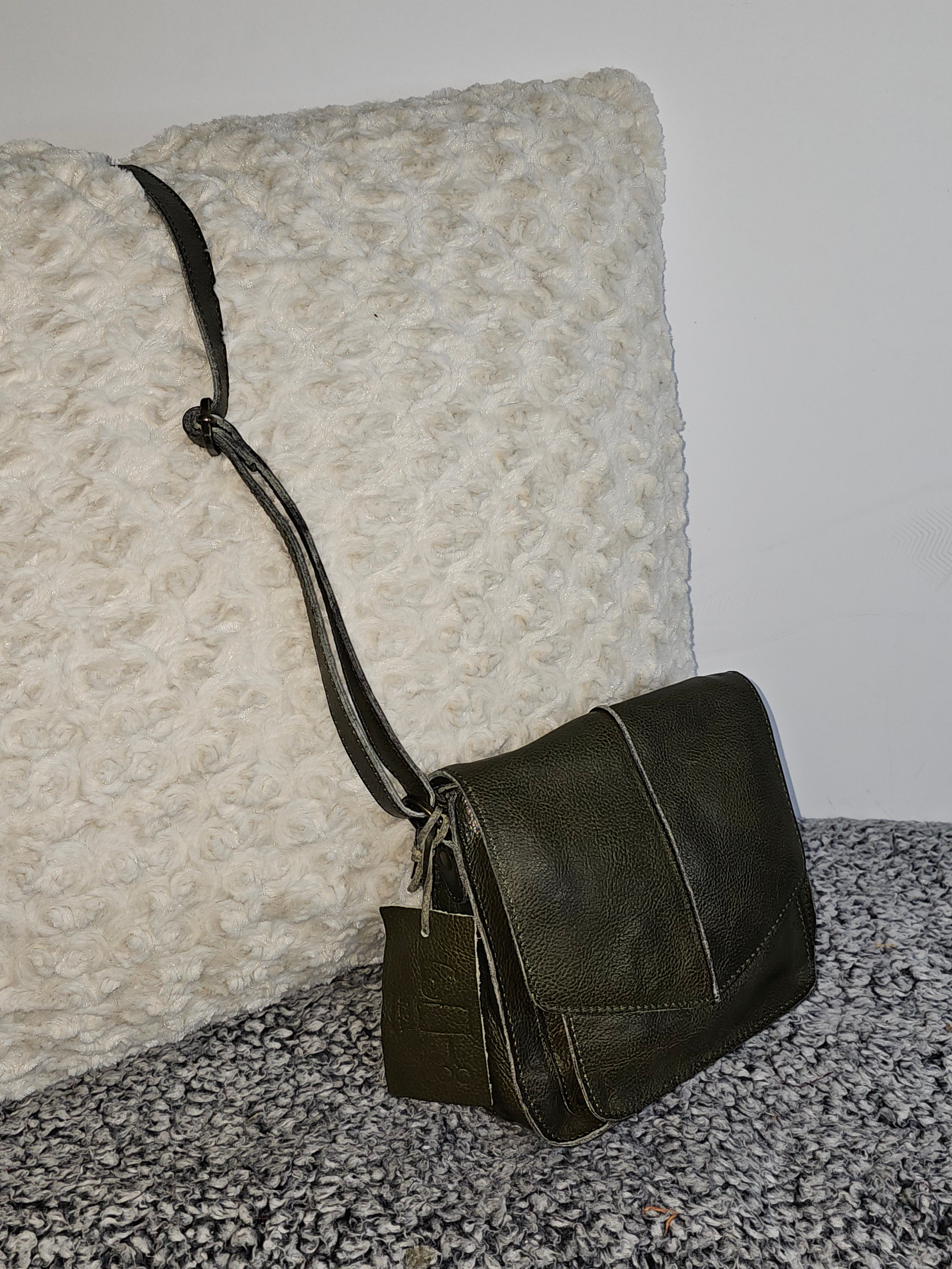 CUT N’ PASTE Essex Crossbody