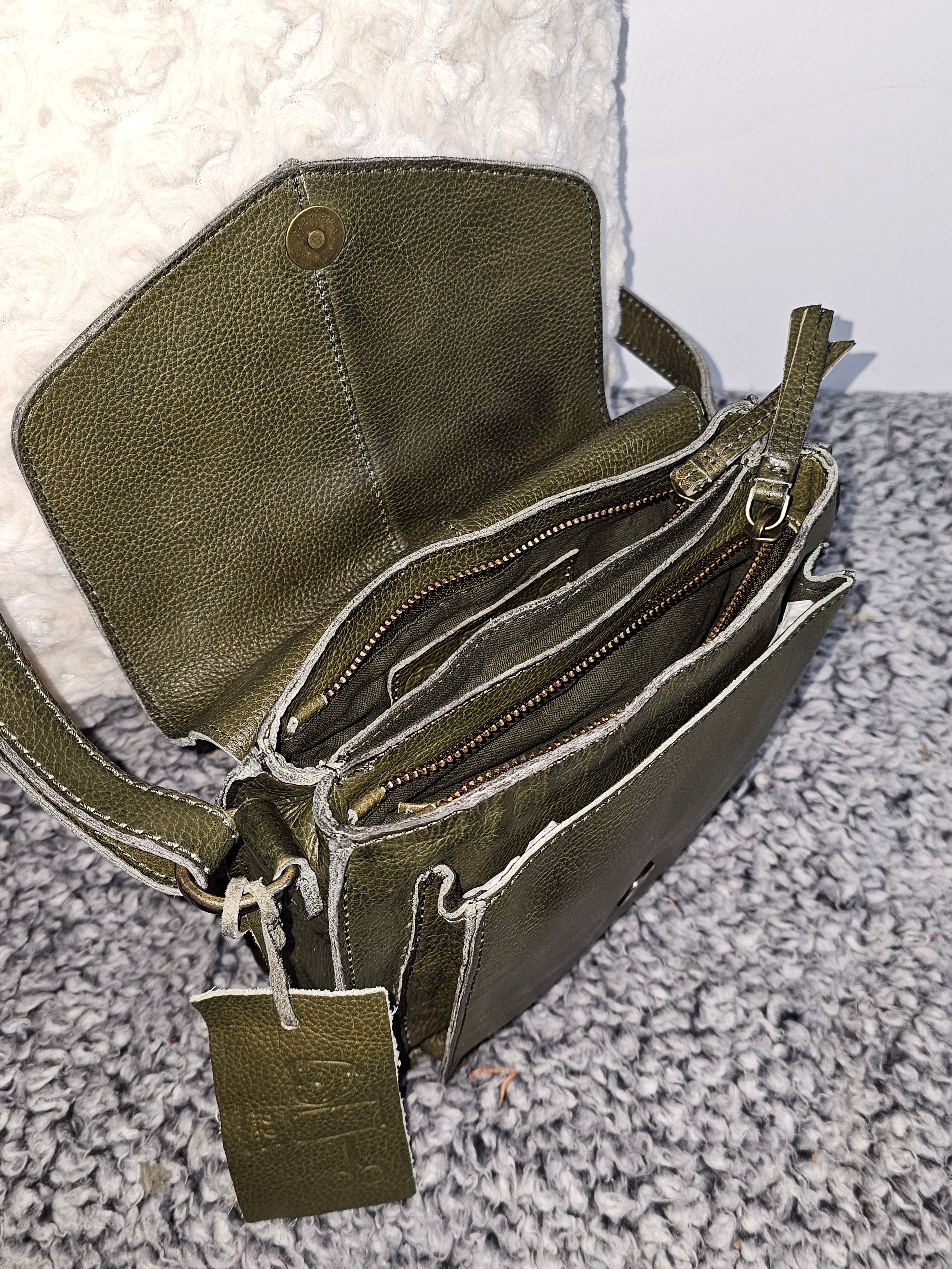 CUT N’ PASTE Essex Crossbody