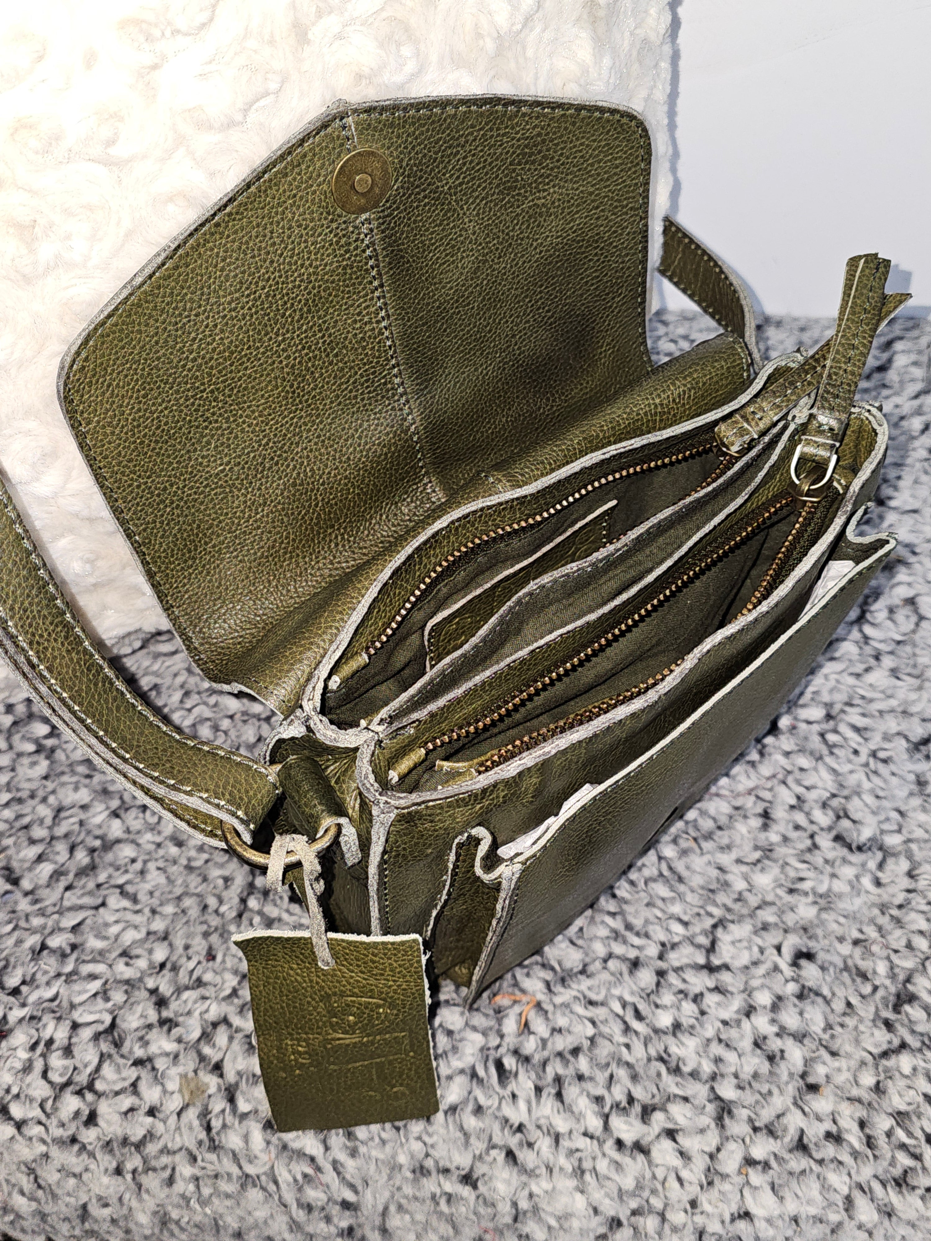 CUT N’ PASTE Essex Crossbody