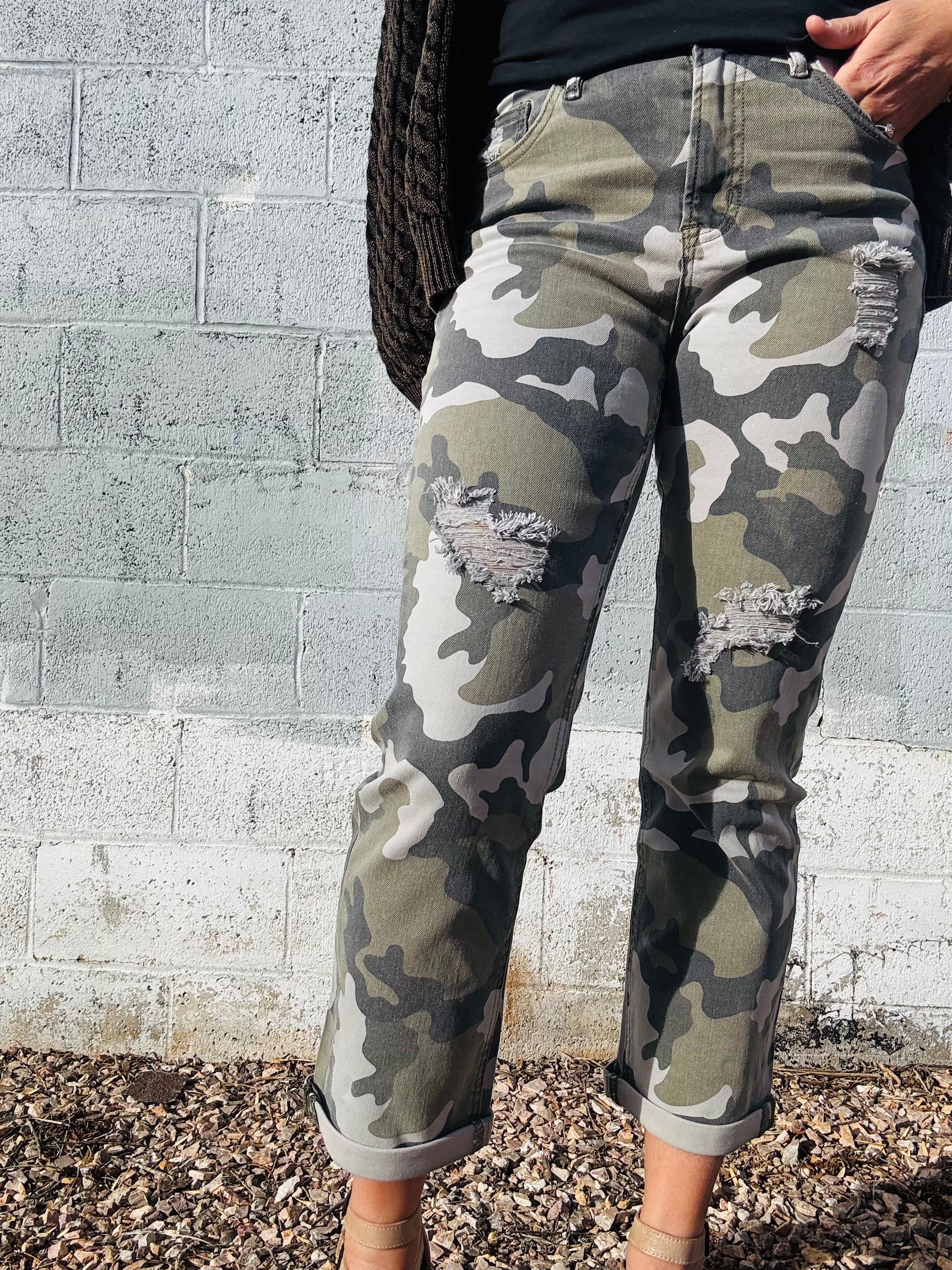 MICA HR Camo Straight Crop