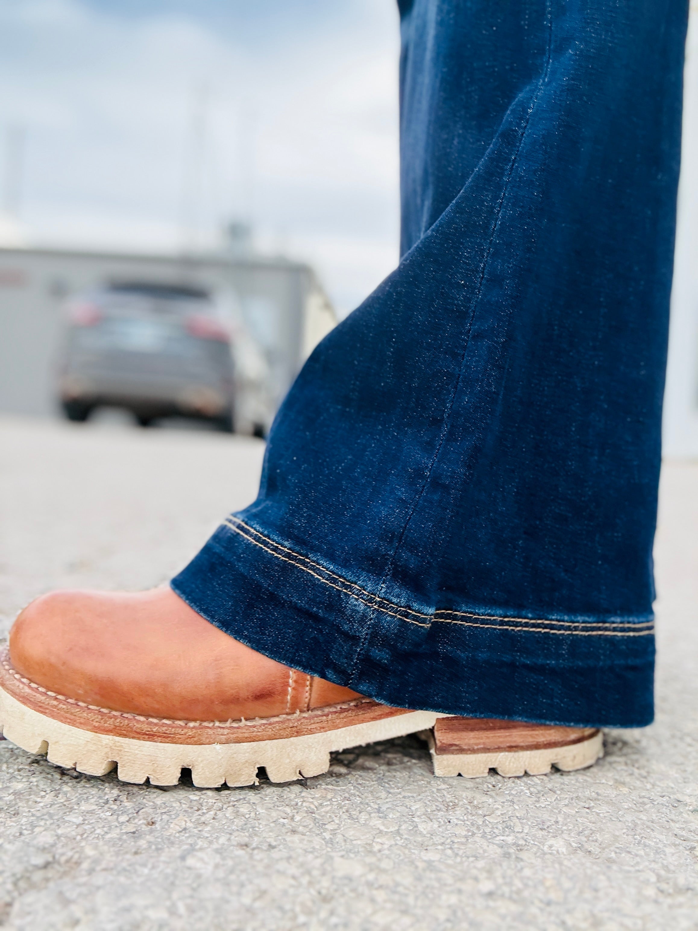 MICA HR Flare Navy Whale