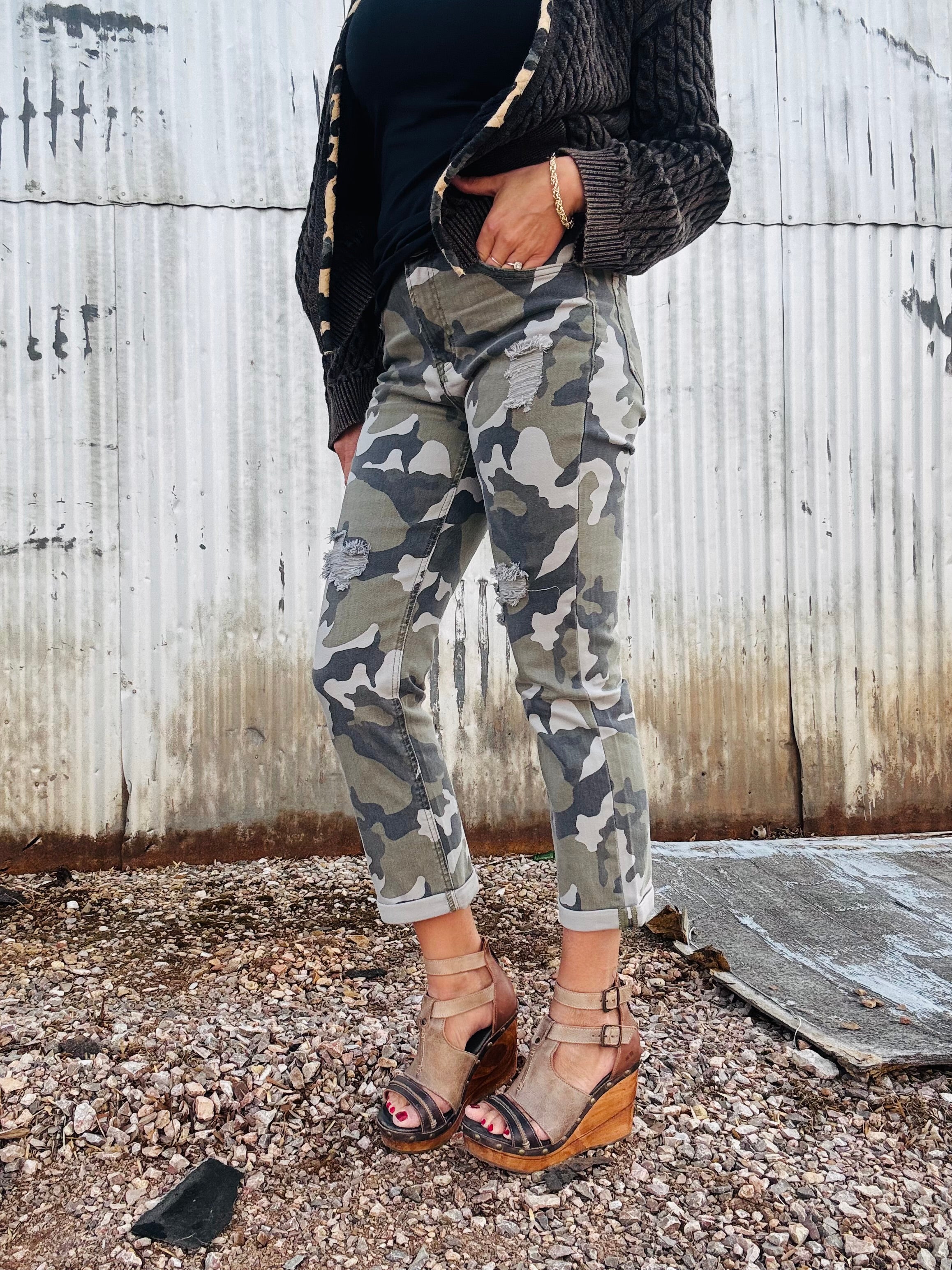 MICA HR Camo Straight Crop