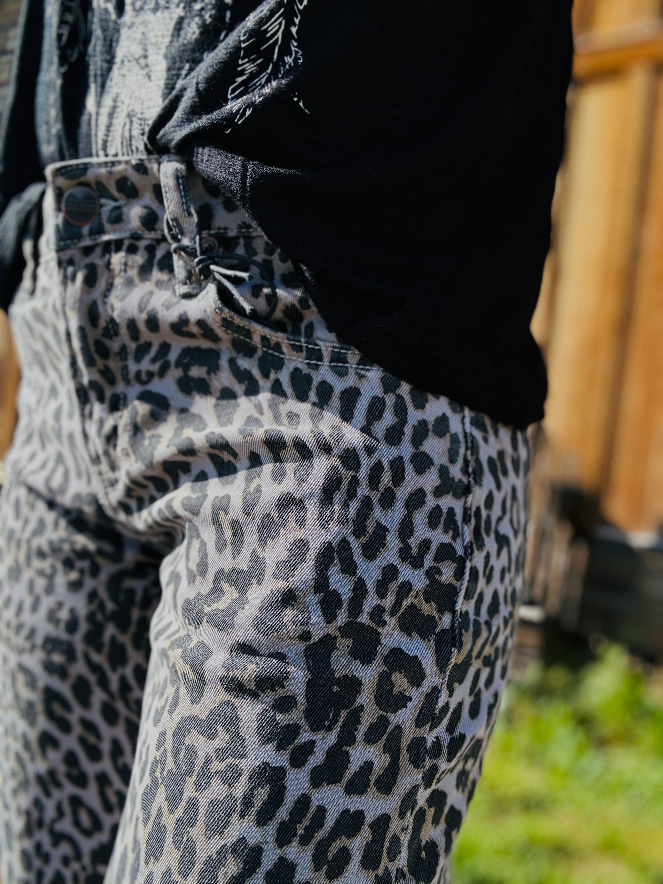 MICA HR Schooner Leopard WL