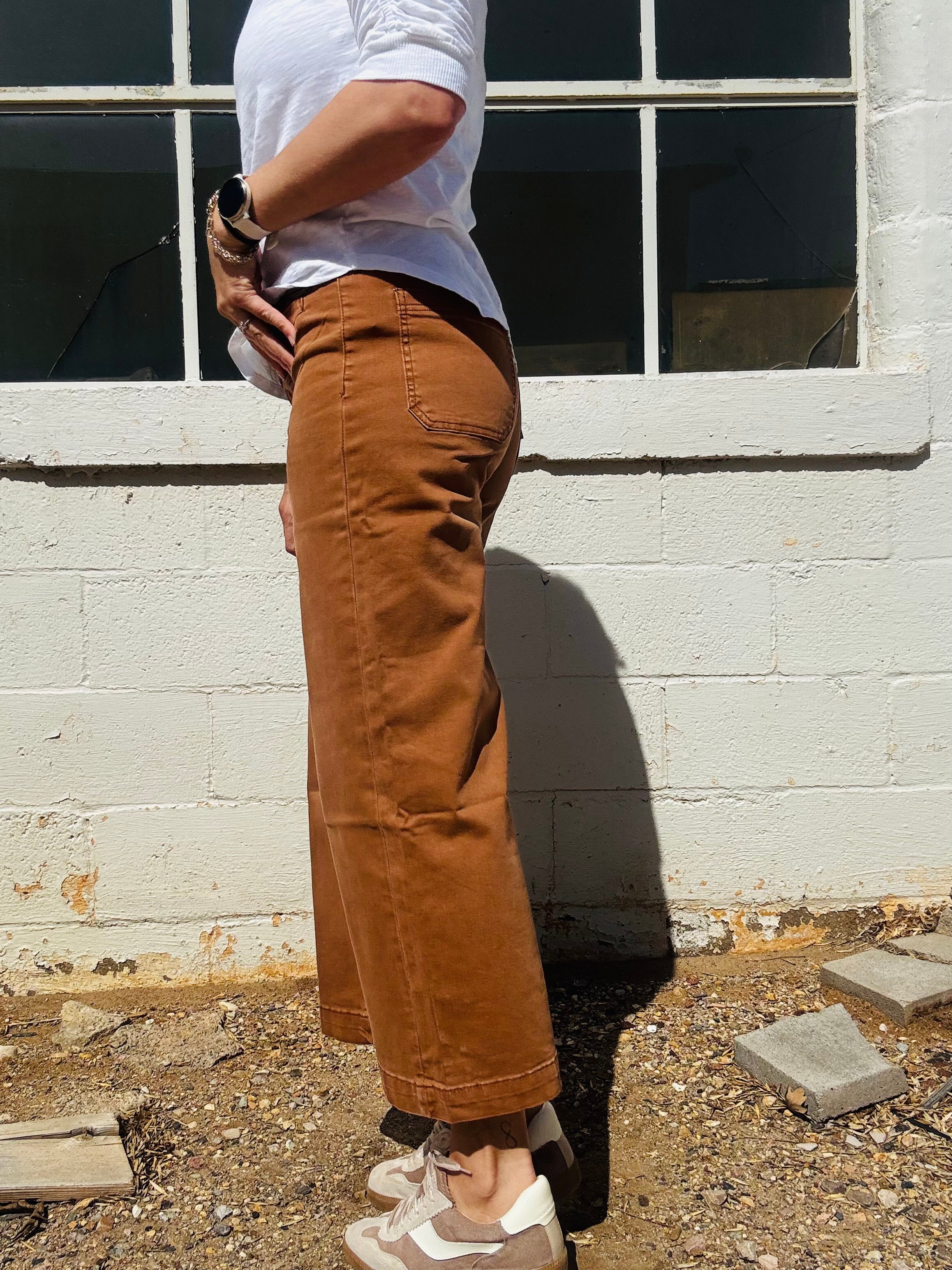 MICA HR Caramel WL Crop