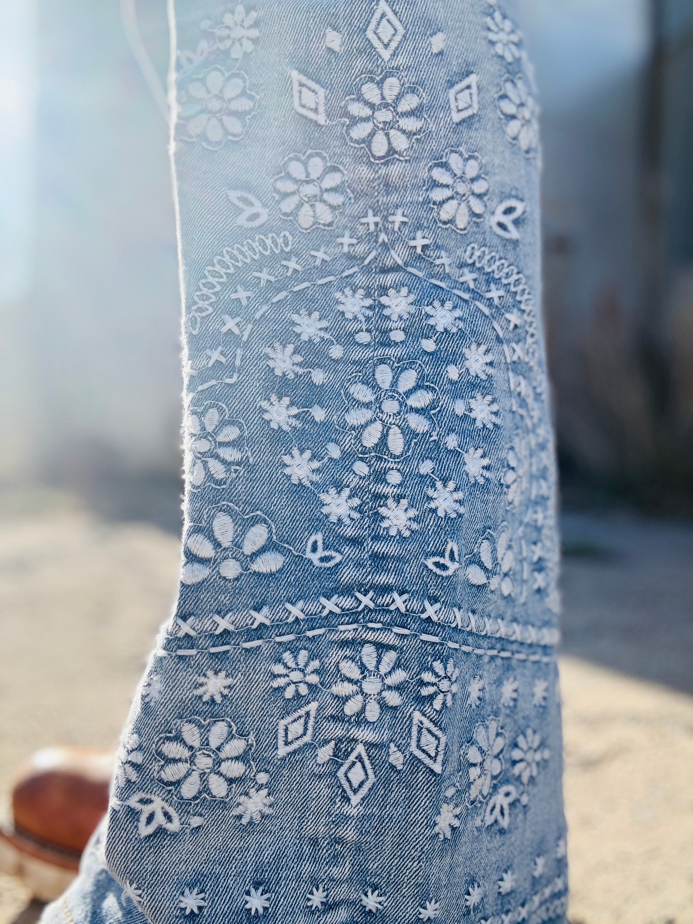 Driftwood Farrah x Spring Snow