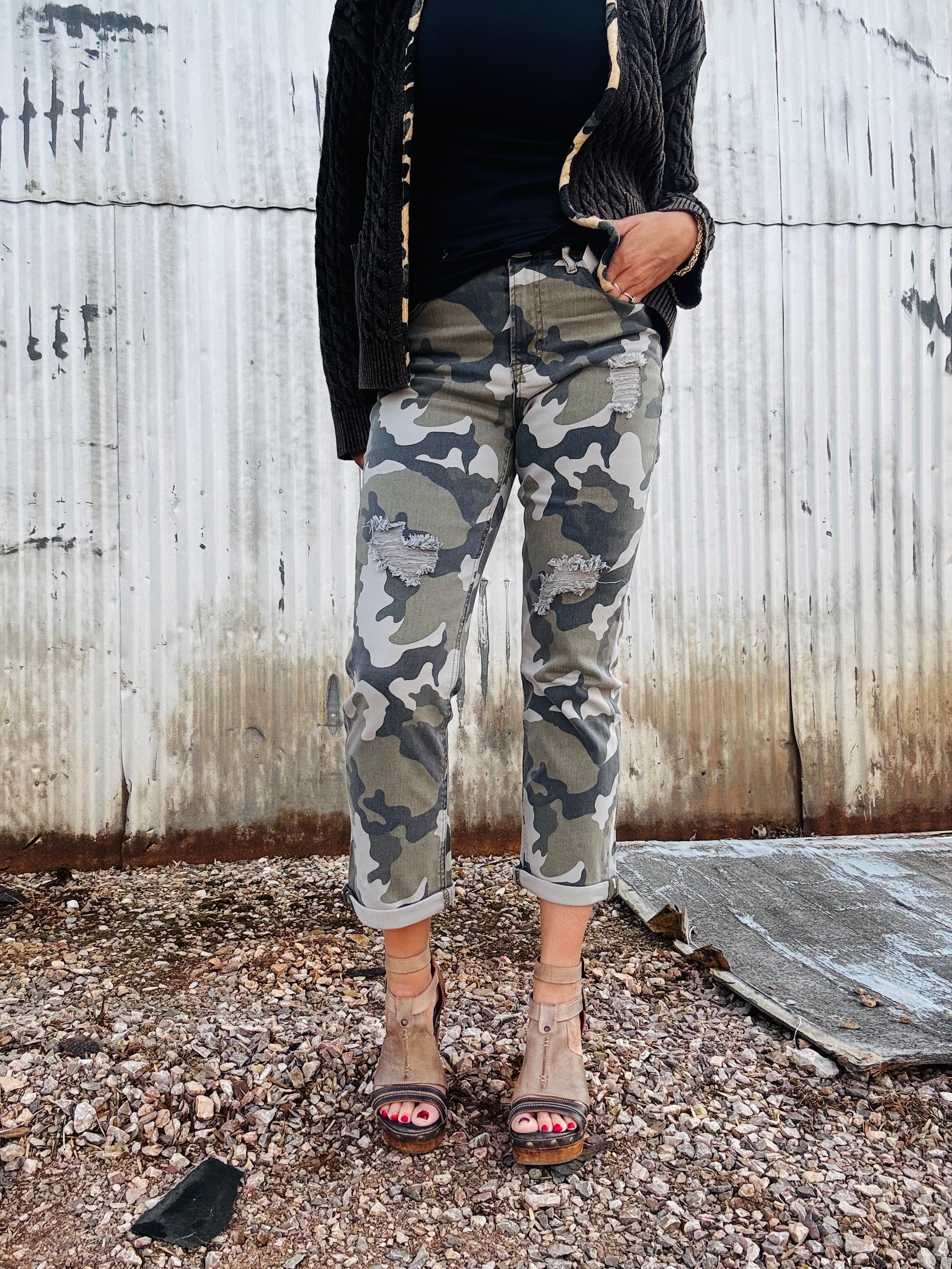 MICA HR Camo Straight Crop