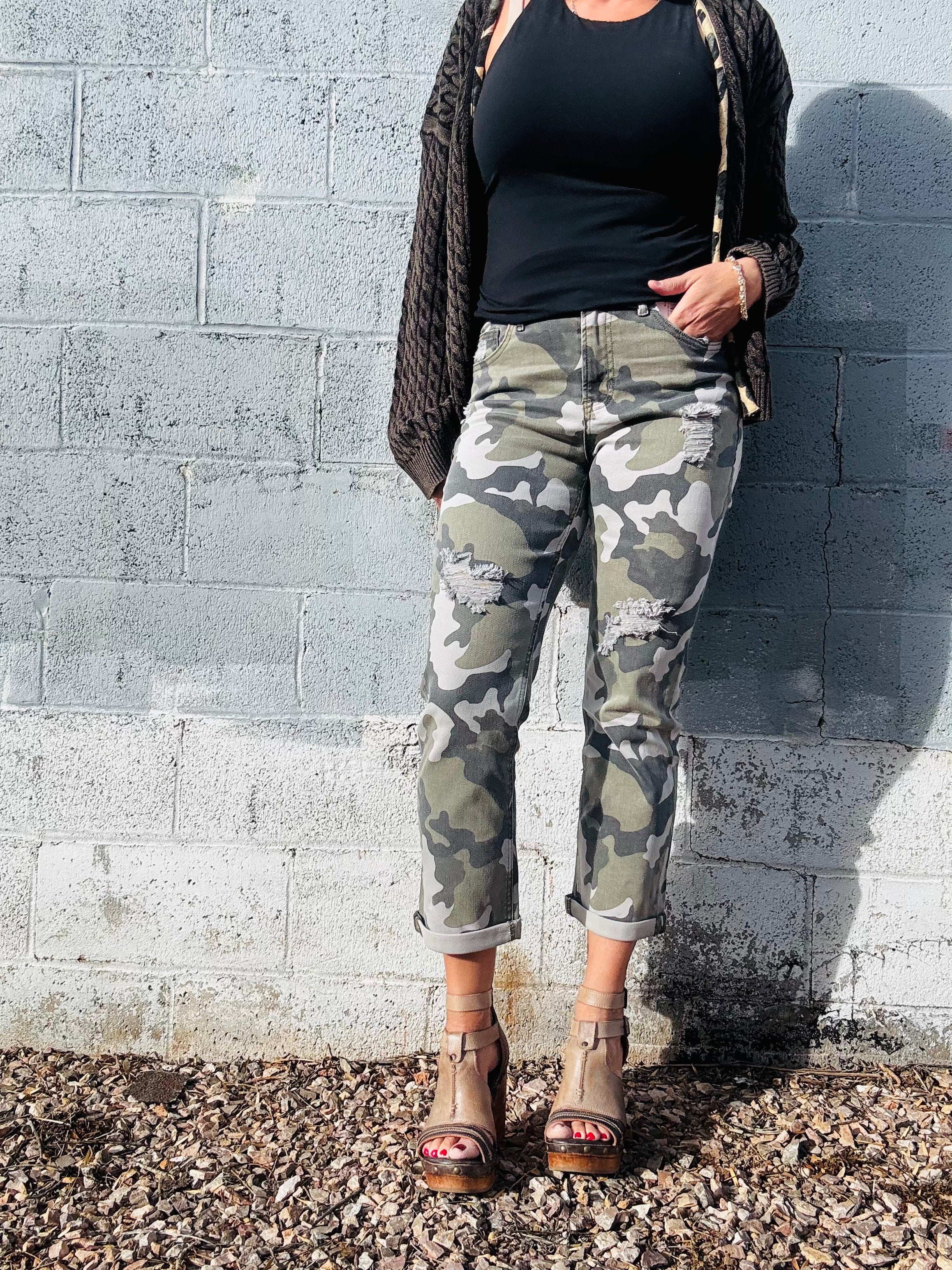 MICA HR Camo Straight Crop