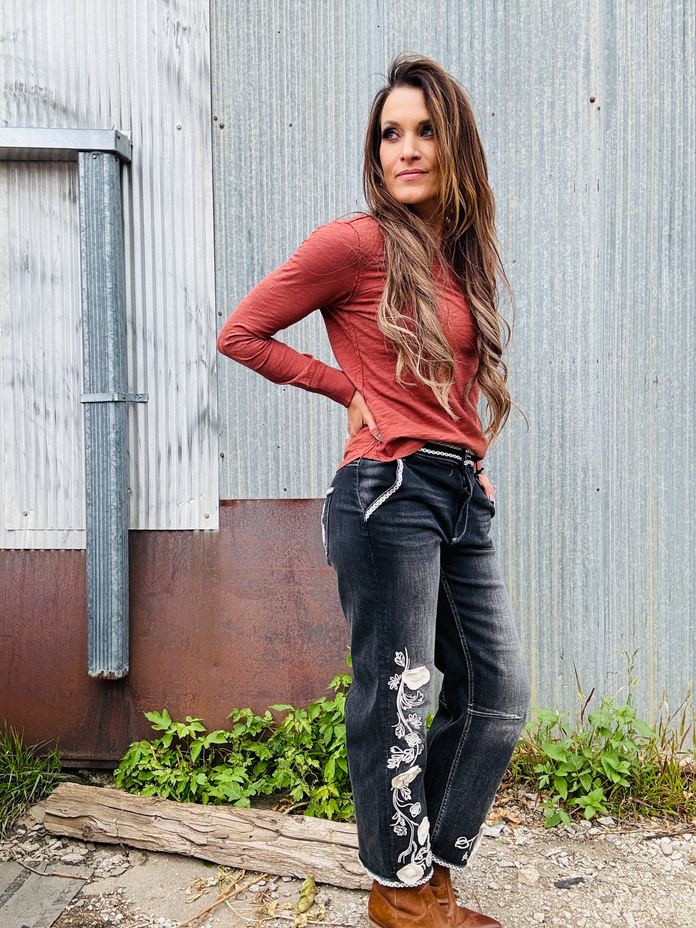 DYLAN LS Vintage Tee