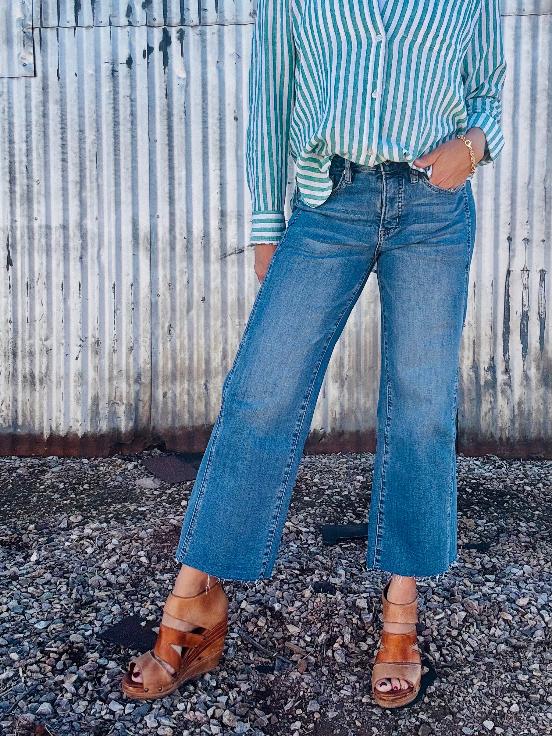 MICA MR Blue Chill Straight Crop