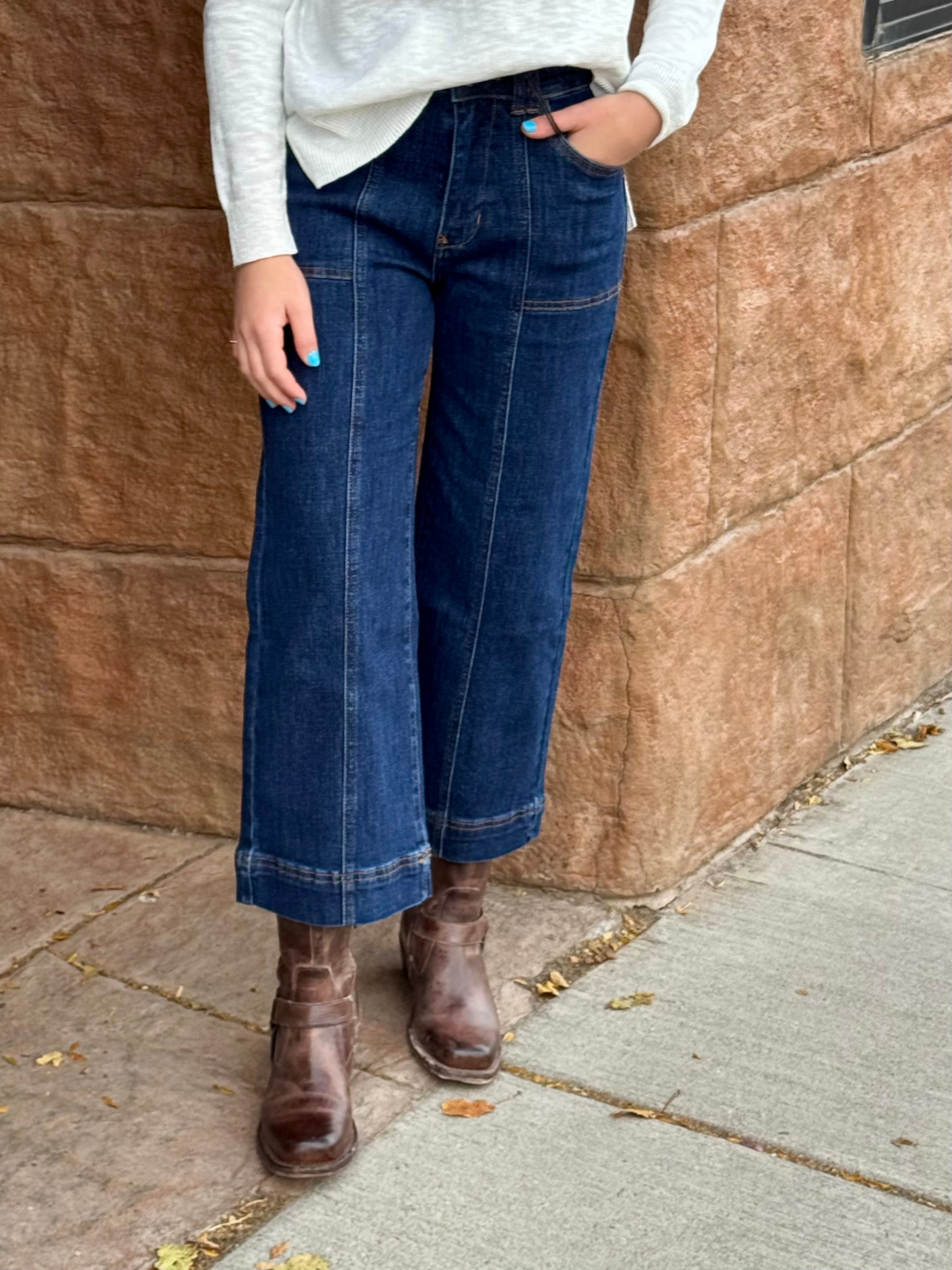 MICA SHR Wide Leg Crop