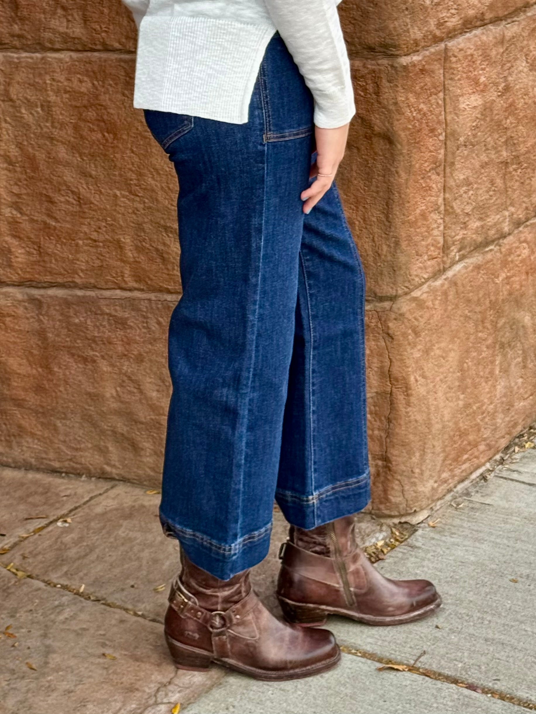 MICA SHR Wide Leg Crop